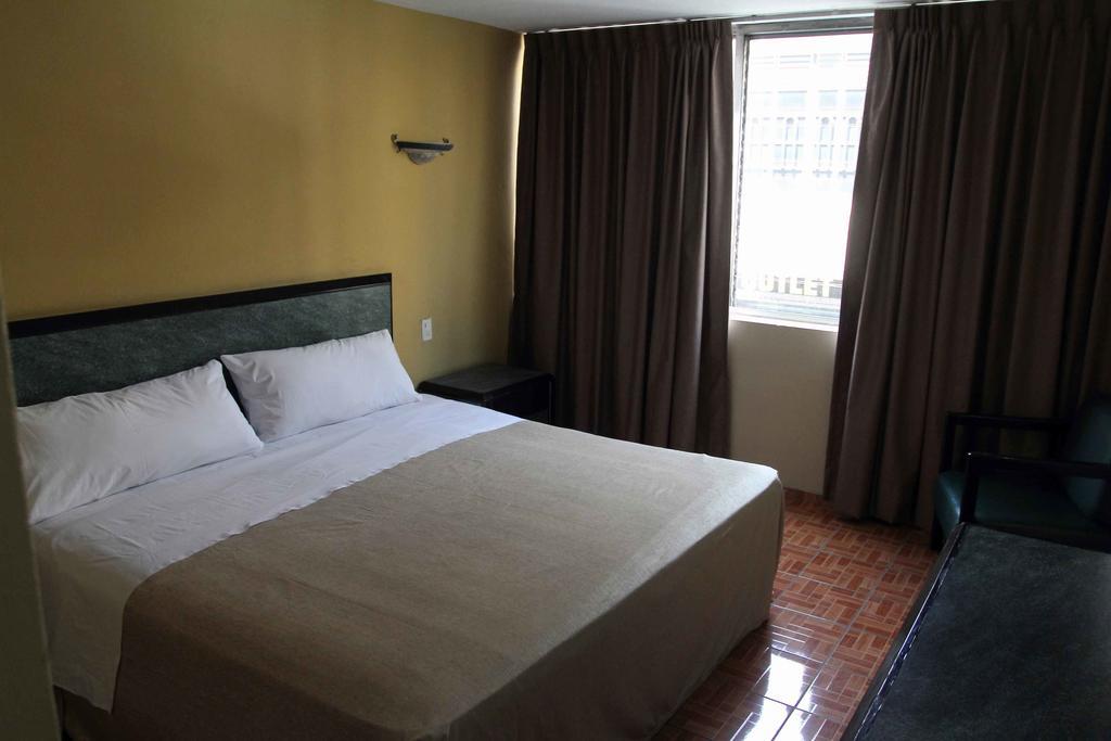 Hotel Universo Guadalajara Pokoj fotografie